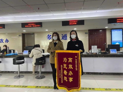 三比一提升 政務服務有溫度，企業點贊贈錦旗，網絡預約出租汽車經營服務優化升級